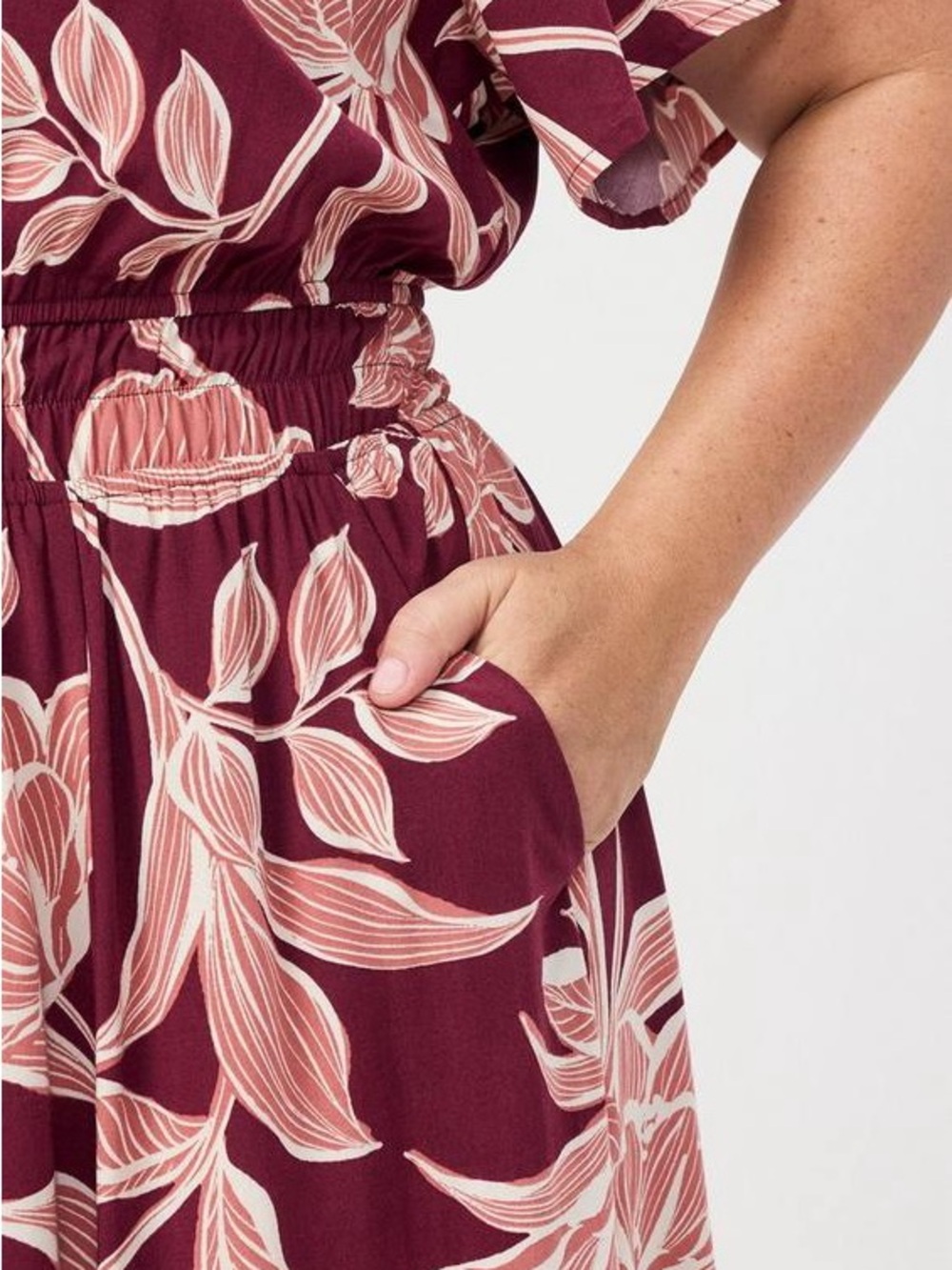 Torrid Boho Chic Y-Neck Challis Maxi Dress in Nova Floral Plum Plus Size 2X - Picture 3 of 15